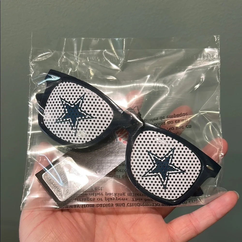 ✨BNWT - NFL Dallas Cowboys Game Day Shades✨